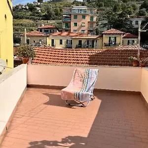  Frühstückspension Cheerful Room, Sharing Kitchen In A Cosy Family Art House, Ideal For One Person Or Couple Italien